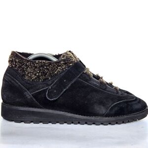Stuart Weitzman Womenās Black Shearling Trim Suede Sneakers Size 10